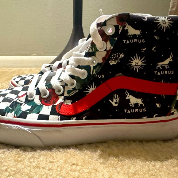 Vans Shoes - Original Design Vans (Size: Men’s 7.0/Women’s 8.5)